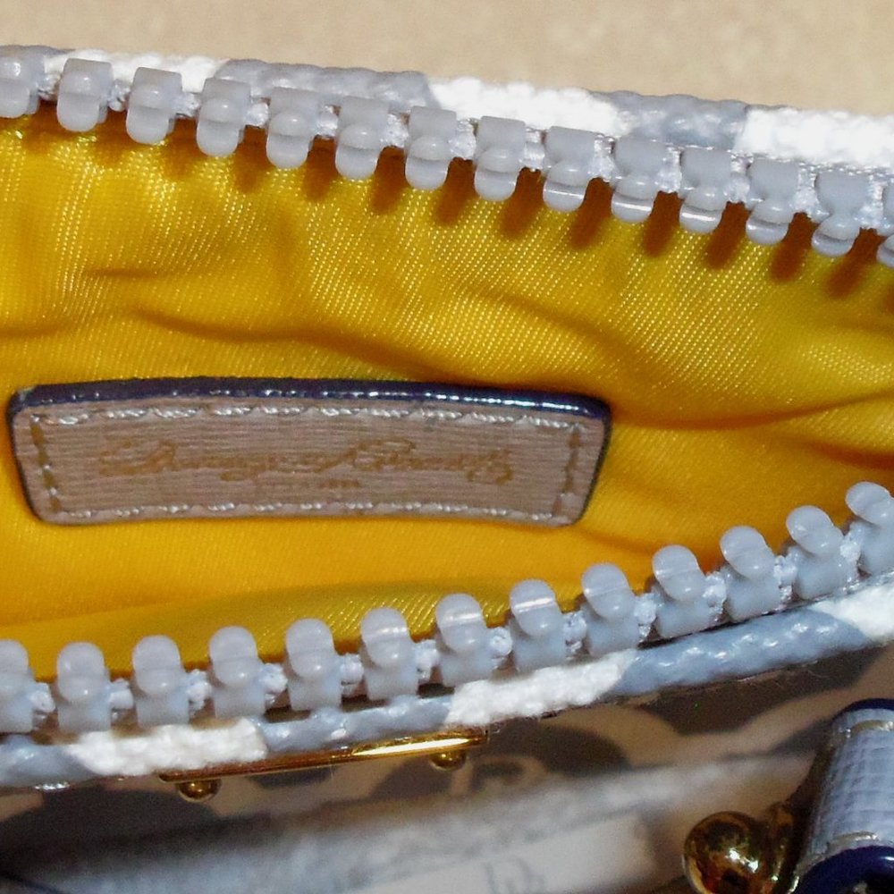 Dooney & Bourke Grey & White Med Canvas Wristlet w - Picture 3 of 3
